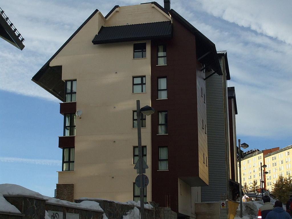 סיירה נבדה Apartamentos Monte Oiz Asn מראה חיצוני תמונה